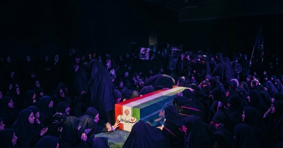 GugunGPS's tweet photo. Prosesi pemakaman Ali Khamenei mulai berlangsung dan dipadati jutaan pelayat di Teheran. Menurut Al Jazeera, ibu kota Iran ditutup selama tiga hari karena membludaknya massa. Khamenei wafat pada Februari 2026, sementara Mojtaba Khamenei kini menjadi Pemimpin Tertinggi Iran. https://t.co/DQ53vaYzVm