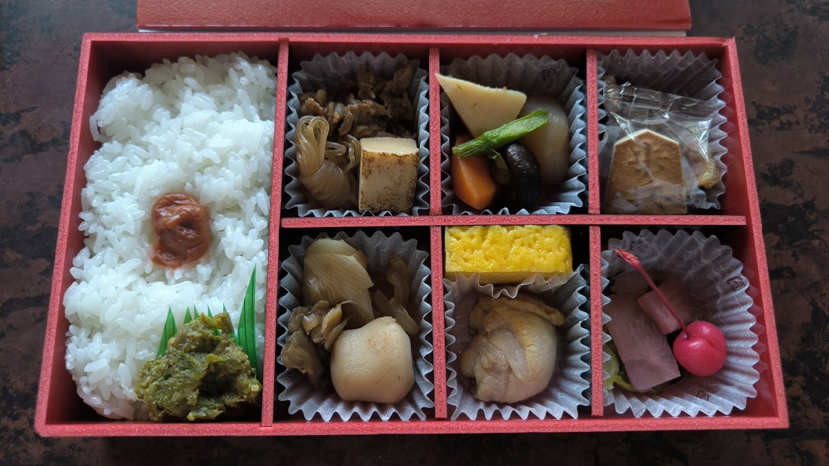 Trainlike_Iwa's tweet photo. 2025/06/15
家族が仙台駅で買ってきた駅弁など①
The山形弁当 E3系編(山形駅 もりべん·1500円)
サーモンハラス蒲焼き重(秋田駅 関根屋·1350円)

駅弁屋 祭での購入分。 https://t.co/BFlrpP5Qv8