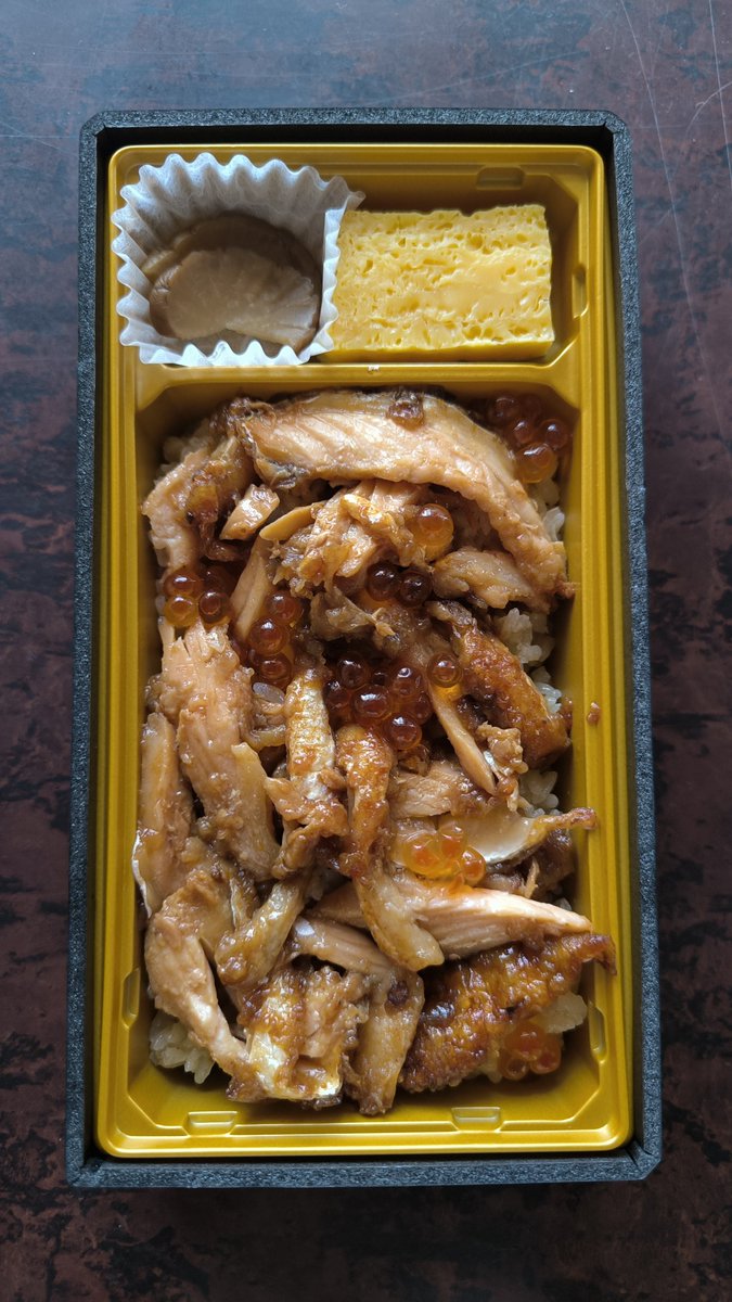 Trainlike_Iwa's tweet photo. 2025/06/15
家族が仙台駅で買ってきた駅弁など①
The山形弁当 E3系編(山形駅 もりべん·1500円)
サーモンハラス蒲焼き重(秋田駅 関根屋·1350円)

駅弁屋 祭での購入分。 https://t.co/BFlrpP5Qv8