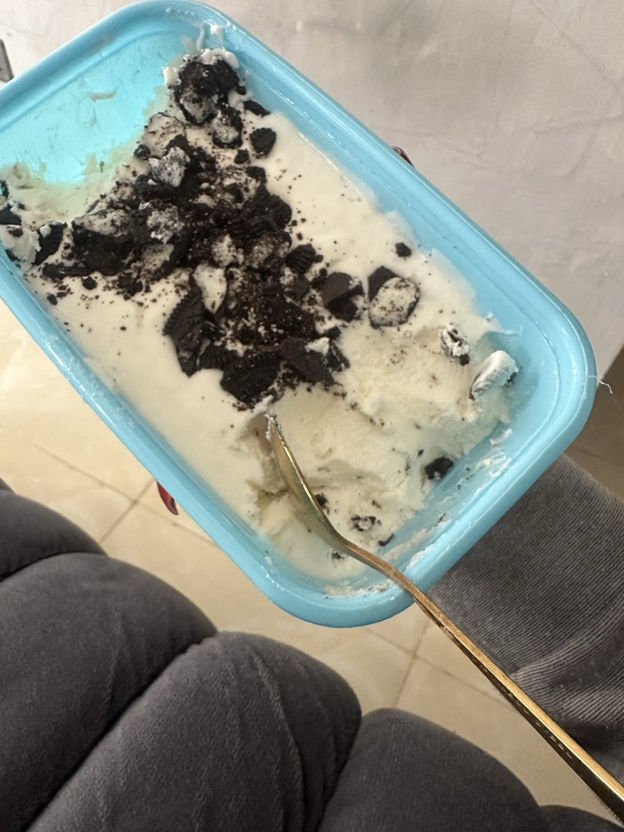 Miss__licia's tweet photo. I saw an ice cream recipe on TikTok by Lami of the girlies and decided to recreate it.

I won’t even lie… it came out so good. Like, very good. 🥹🥰🍦

At this point, I might start trusting myself in the kitchen a little more. 

The second frame is the result 🥰😊 https://t.co/1yJSzH39WO