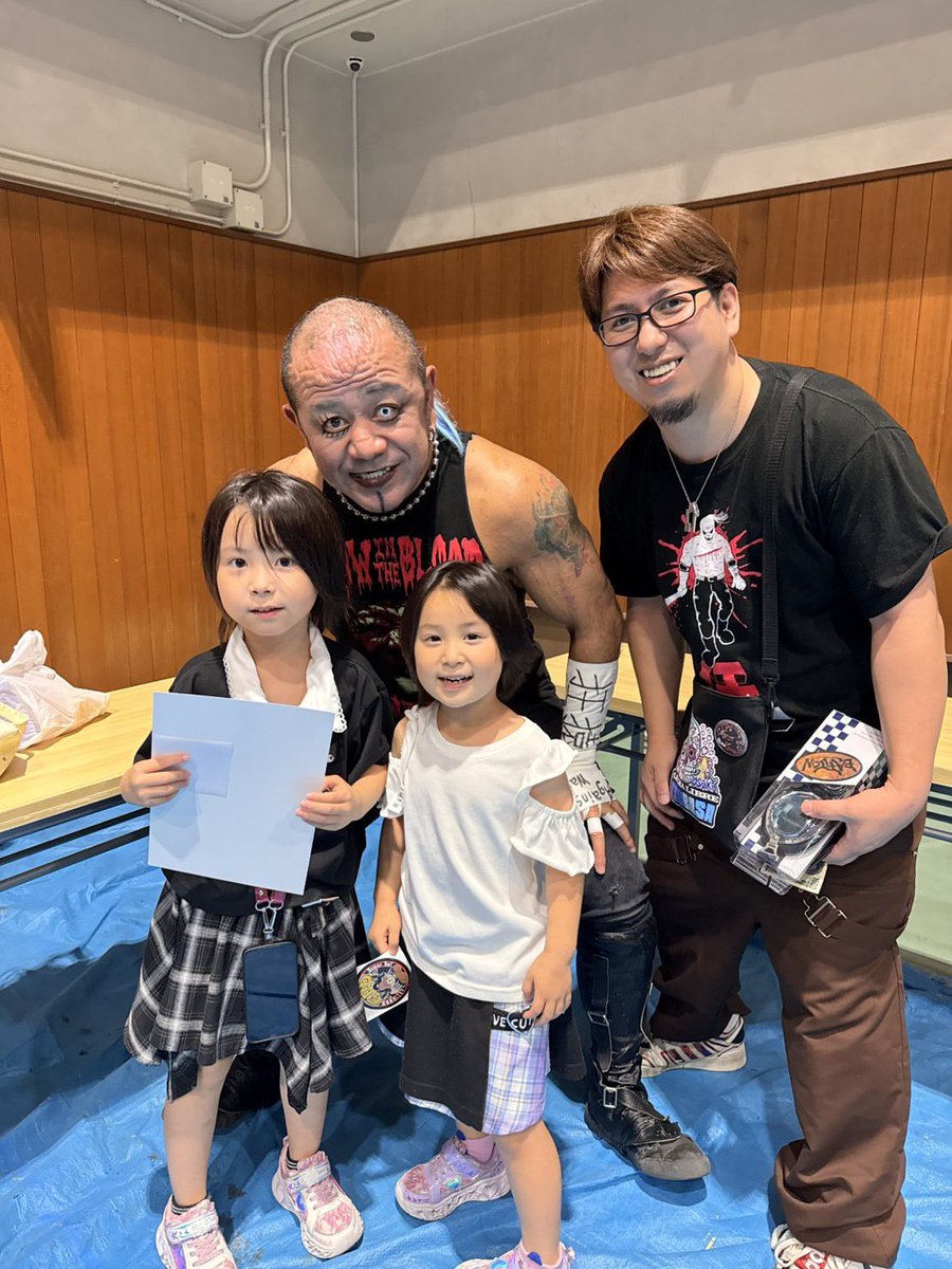 karusan_every's tweet photo. 初めてのダムズ面白かった🧑‍🩰
次は10/11か🤔
ZEUSさんの20周年と被ってるから行くならまたハシゴか😂
子供達は選手達に写真撮ってもらって喜んでたし
また連れて行きたいな😁

#FREEDOMS
#ビオレントジャック 選手
#竹田誠志  選手
#葛西純 選手
#若松大樹 選手 https://t.co/Zc7T6yXFTq