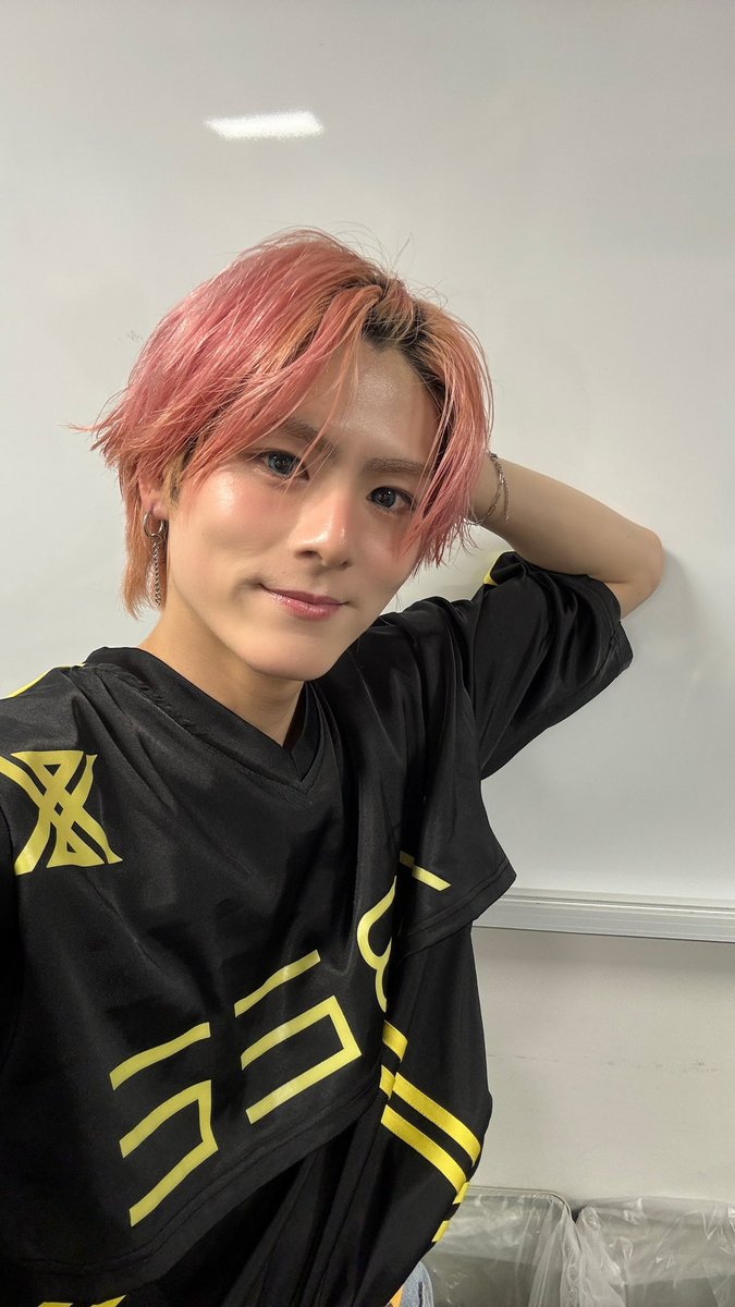 X8EE_MASATO's tweet photo. 「Now we begin」Digital Release記念イベント @横浜七夕祭り 臨港パーク
ありがとうございました！

久々に声出しができるステージで皆さんのレスポンスが聞けてとても嬉しかったし楽しかったよ🐝

ひとつ夏の思い出が増えたね✨
これからもっと増やしてこ🔥

 #X8EE  #バイビー
 #X8EE_Nowwebegin https://t.co/9ZXn1oDJD4