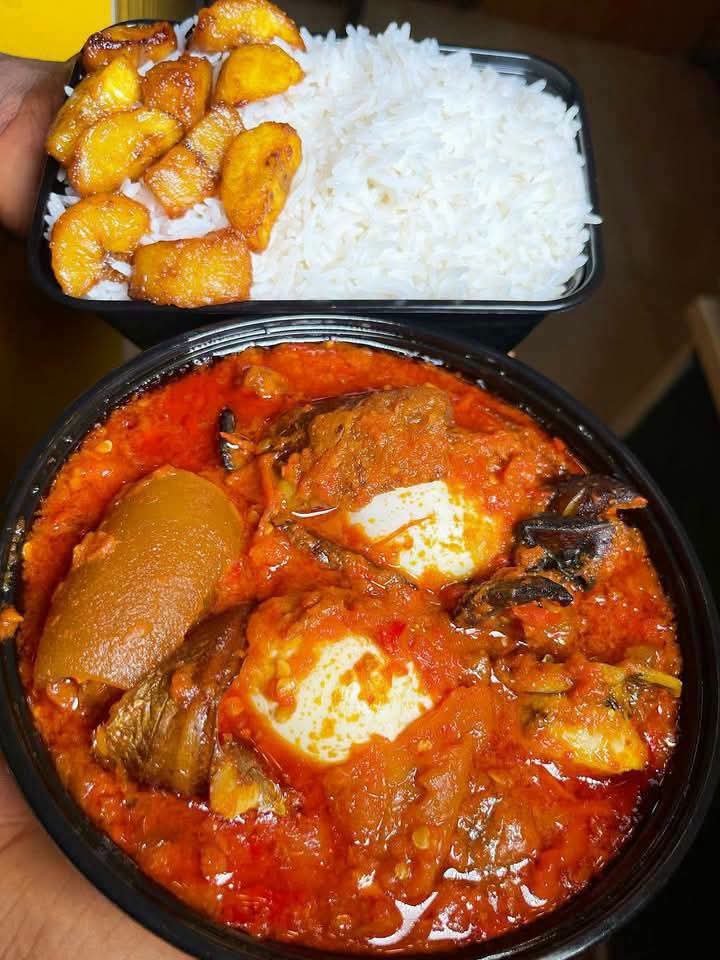 AdenipekunAyod1's tweet photo. Who will you like to visit for Sunday rice ??

Jarvis                           Precious https://t.co/ooTam0cfn9