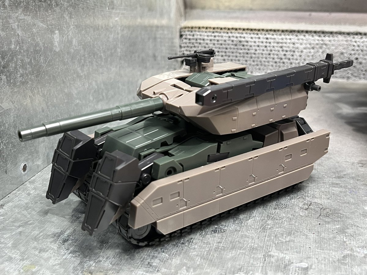 arayna_lene's tweet photo. ちょっと乗り遅れた(?)けど、轟雷2をパチ組み
フルフレームじゃない寂しさと変形周りにちょっと気になるところあるけど、とりあえず頓挫しないで出たのでヨシ https://t.co/JXMzwRgE9b