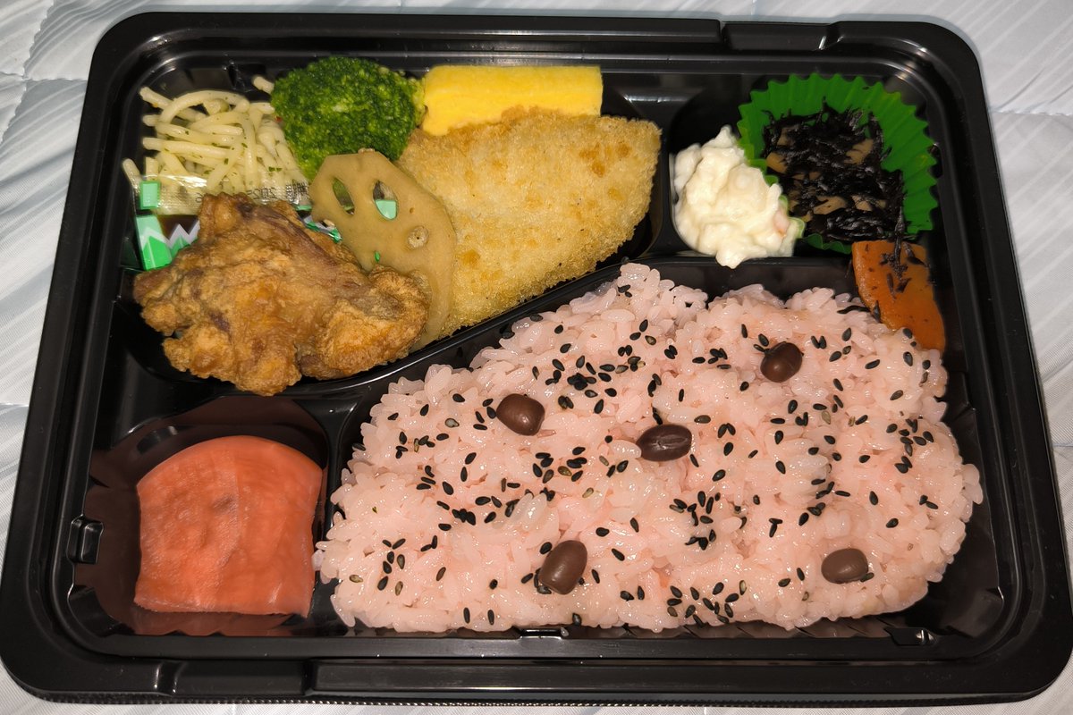 Trainlike_Iwa's tweet photo. 2025/06/15
家族が仙台駅で買ってきた駅弁など②
日替わり弁当"父の日 お祝い弁当"(こばやし·550円)

お弁当のこばやし エスパル仙台店(…のはず)での購入分。 https://t.co/pYqw48MGpU