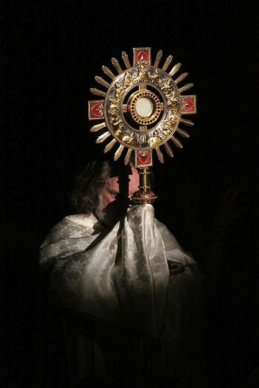 JustAdaugoijele's tweet photo. The " I don't know prayer"

Did you know there's a prayer called the "I DON'T KNOW" PRAYER?
You just go somewhere quiet(before the Blessed Sacrament for me),
and you sit at the feet of God and say;
" I don't know".
I don't know where to go from here.
I don't know what's happening. I don't know how to process this. I don't know what to do with the emotions . I don't know how to handle the situations.
And then with whatever little grain of faith you have,you say,
"But You know ,"
Sit in silence for a while ,
Say Amen ,and you leave !!