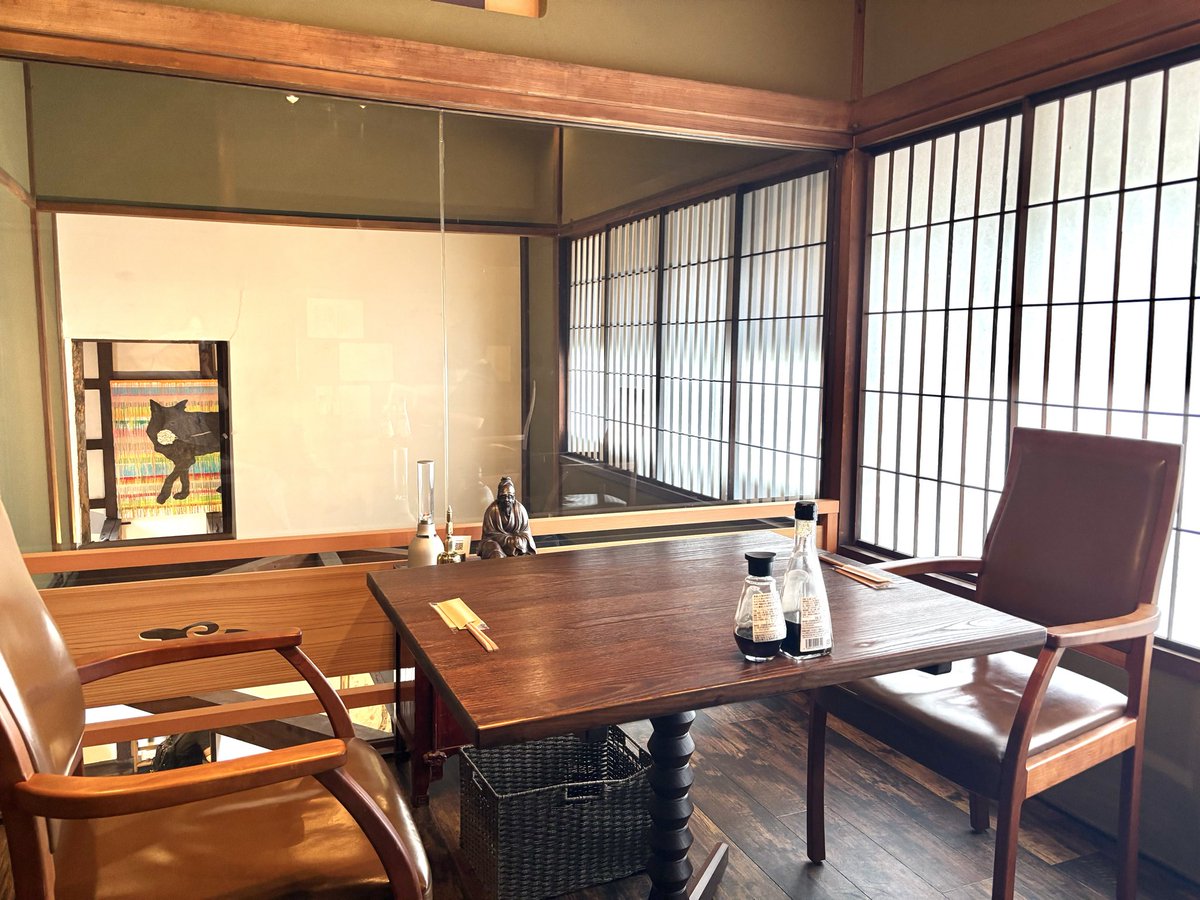 AYAME_lib's tweet photo. 友人と蔵の中にあるカフェでランチしてきた🍽
オシャレすぎるし、身体に良いものばかりのお食事でとっても美味しかった！
桃のアールグレイバスクチーズケーキもプラスでいただいた🍑 https://t.co/aXecFq8uob