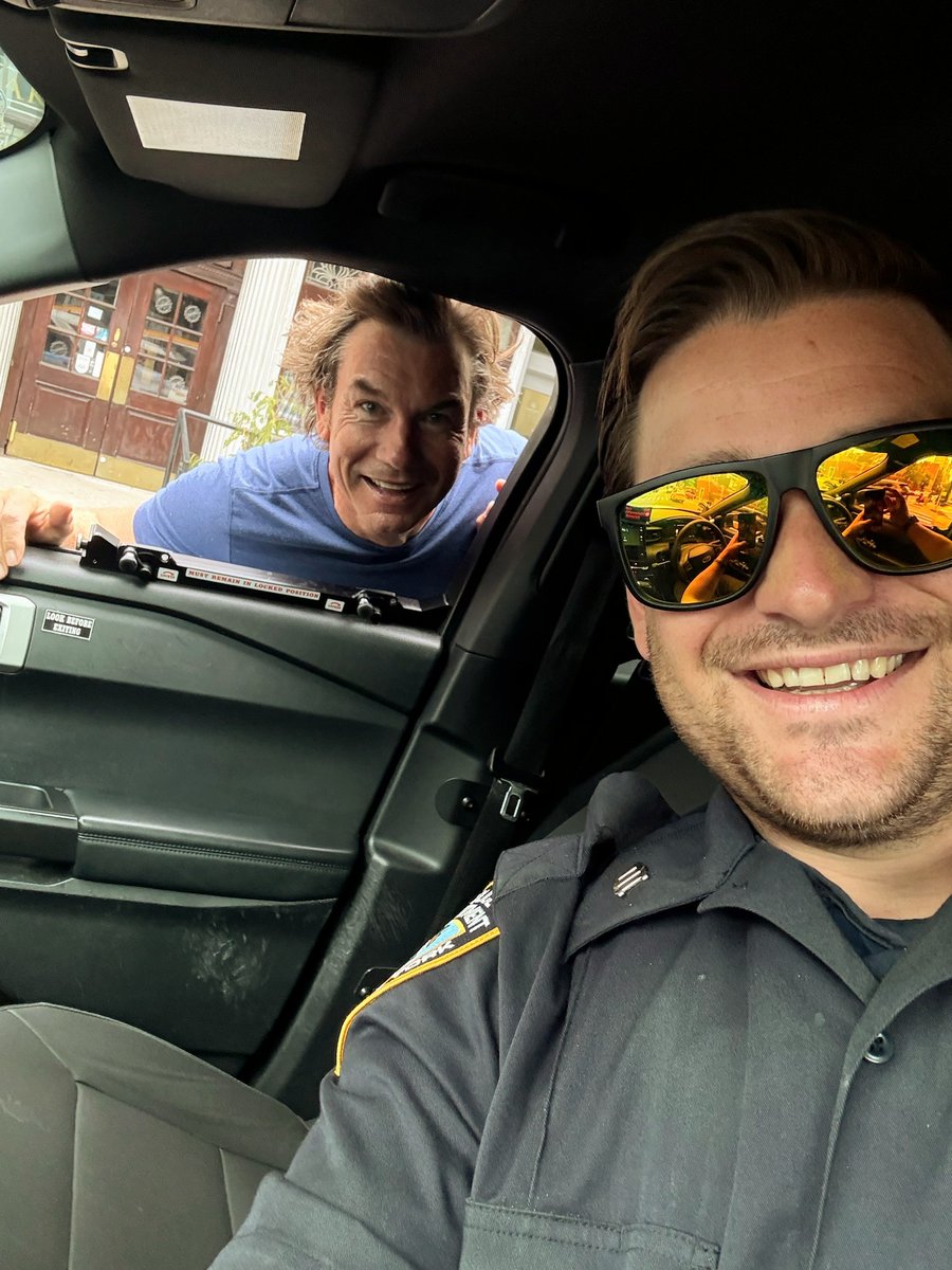 MrJerryOC's tweet photo. Crossing 19th Street, NYPD car is about to turn, I stop at crosswalk BECAUSE I RESPECT THE BLUE, over the loudspeaker:  'BING BONG HANKIE.' Gotta love AWLs.  ps: Sorry 'bout my hair.  I just woke up.  No makeup. https://t.co/QE4wMs2Ahz