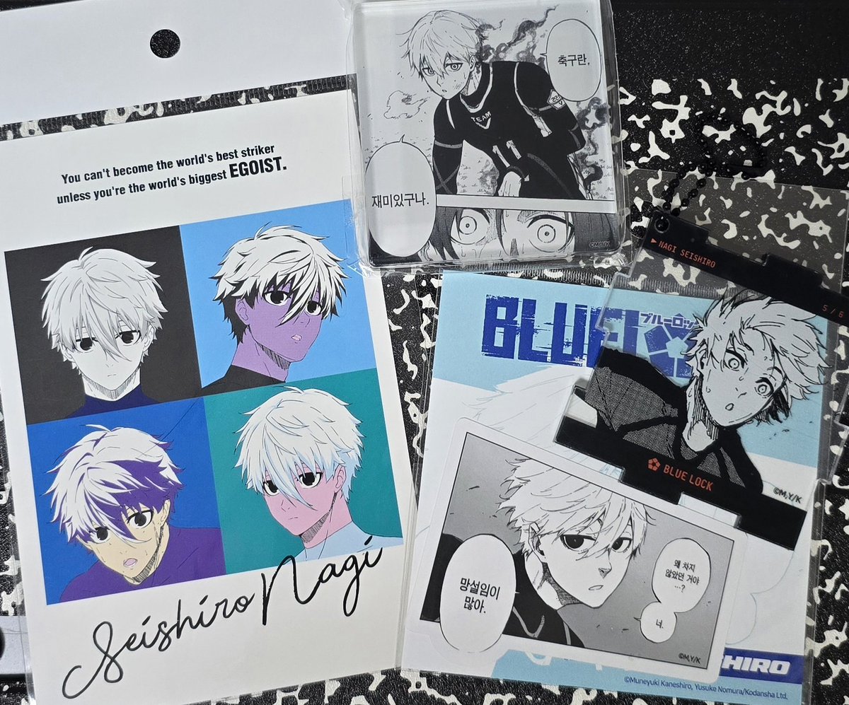 azzertivey's tweet photo. 저의 취향으로 꽉꽉찬 ⚽️ 굿즈샷을 봐주십시요
너무 조아하는 원화 장면들과•• 기여운 고딩들 밥타임🍴 힐링타임🛁 특히 나기가 축구를 첨으로 재밌다고 느낀 장면이 아크릴블록으로 있길래 바로 집었고
랜덤특전도 넘잘뽑아서 기분조음이됨🥺💗 https://t.co/95AjNXI6Sd