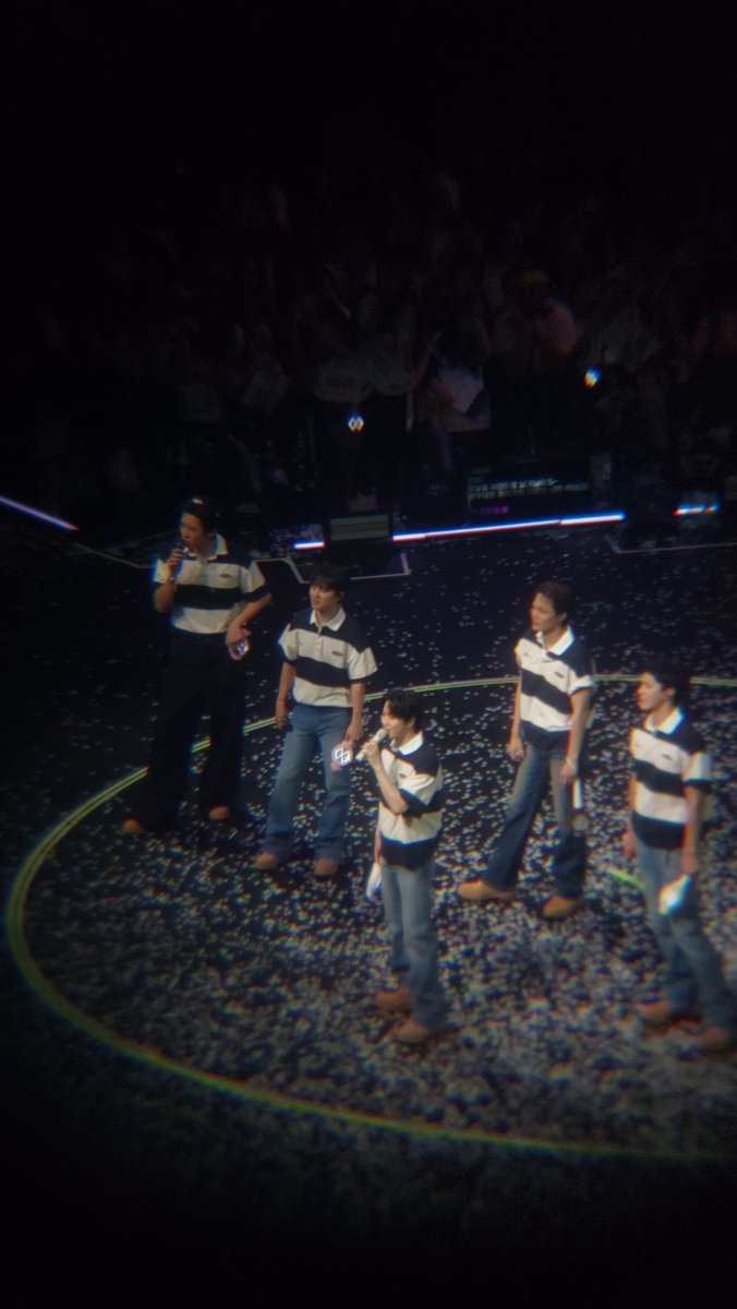 winterchildkai's tweet photo. It's a week after my birthday and this is my 7 year long awaited gift. 

Tysm EXO. Still here. ✨️😭

#EXhOrizoninManilaDay2
#EXhOrizoninManila
#EXO @weareoneEXO https://t.co/ZF4WSTwch8