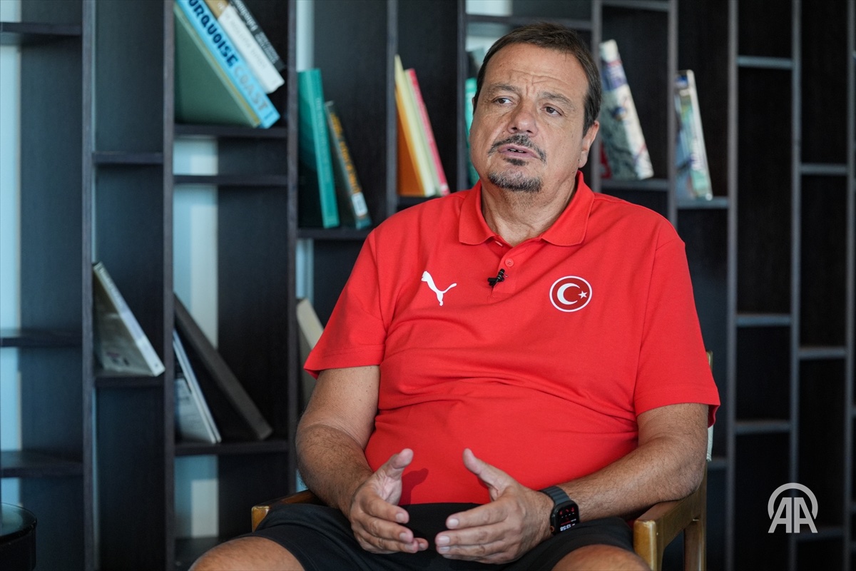 aa_spor's tweet photo. 👤 Ergin Ataman, A Milli Basketbol Takımı'nda "dalya" diyecek.

🏀 Başantrenör Ataman, İsviçre maçıyla ay-yıldızlı ekibin başında 100. maçına çıkacak.

🇹🇷 Milliler, deneyimli başantrenör yönetiminde çıktığı 99 maçta 55 galibiyet ve 44 yenilgi yaşadı https://t.co/FCBIQvIHXE https://t.co/eQvnVLDMhd