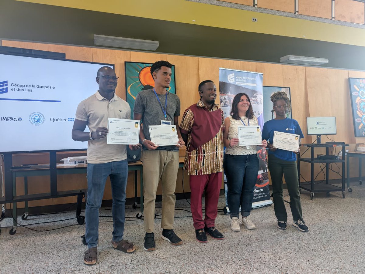 impac6_sn's tweet photo. Clap de fin en Gaspésie, mais début d'un engagement qui traversera les océans.

Pendant plusieurs jours, 100 jeunes venus d'horizons différents se sont retrouvés pour apprendre, échanger, débattre, créer et surtout construire une vision commune pour l'avenir de nos océans.
À travers des formations sur la conservation marine, la justice climatique, le plaidoyer, le récit, les savoirs locaux,la musique, la communication et l'engagement citoyen, ils ont renforcé leurs compétences et affirmé leur volonté de devenir des acteurs du changement.

Au-delà des apprentissages, ils ont transformé leurs idées en actions. Réunis en groupes, ils ont imaginé et produit des vidéos porteuses de messages forts. Ensemble, ils ont également rédigé une déclaration collective qui portera la voix de la jeunesse auprès des décideurs lors de IMPAC6, au Sénégal.

Cette déclaration est plus qu'un document. Elle est le reflet d'une génération qui refuse d'être simple spectatrice des enjeux environnementaux. Une génération qui propose, qui agit et qui revendique une place dans les décisions qui façonneront l'avenir de notre planète.

 Le Forum des 100 Jeunes s'est achèvé ce 30 juin en Gaspésie, mais la mobilisation, elle, ne fait que commencer.

 Le rendez-vous est désormais pris au Sénégal, où ces voix résonneront sur la scène internationale pour rappeler que la protection des océans est une responsabilité partagée et que la jeunesse est prête à en être l'un des principaux moteurs.

 Des rives de la Gaspésie aux côtes du Sénégal, un même message nous unit : l'avenir des océans se construit avec les jeunes, pas sans eux.
@cegep_gaspesie_iles 
hashtag#ROADTOIMPAC6 hashtag#cegepdelagaspesieetdesiles
greenactclub
hashtag#ForumDes100Jeunes hashtag#IMPAC6
hashtag#TransitionÉcologique
hashtag#CultureEtEnvironnement
hashtag#ArtPourLeClimat hashtag#JeunesseEngagée
hashtag#Gaspé hashtag#FresqueÉcologique
hashtag#ChansonEngagée
hashtag#InnovationSocialeEtCulturelle