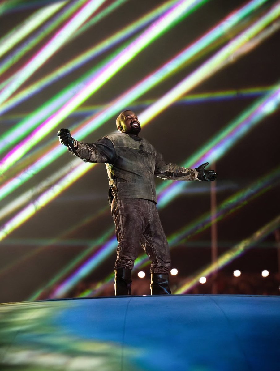 allkanyewest's tweet photo. What a picture.

📸 zacschuss (IG) https://t.co/6yZ3a7GGQx