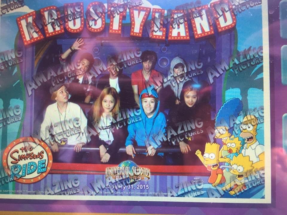 seurrene_'s tweet photo. someone told wendy that seulgi shared their photo today 😆

wendy: the one from icc era? when we went to universal? 😆🩵💛 https://t.co/WRMdVyga9k