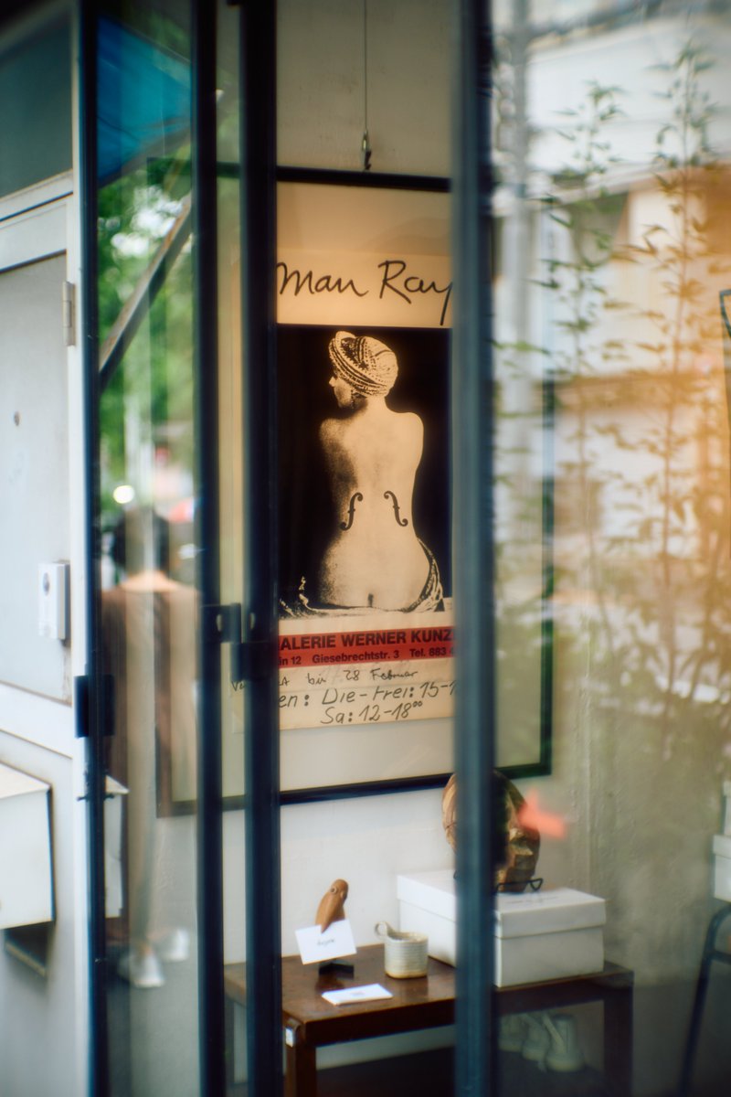 KannistoJuha's tweet photo. Yesterday I walked around Nakameguro &amp; enjoyed shooting with my Sony #A7CII &amp; #MSOptics #Elnomaxim 55/1.2 (using AF adapter LM-EA9). Mostly shot wide open where this lens has very nice soft focus rendering. There were some small moments of sunshine. More: https://t.co/3T5lno2r0U https://t.co/pqSdWBe2uG