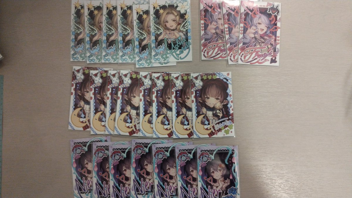 seteyan38's tweet photo. 宿に戻ったので、グラフェス仙台2日間で獲得したチェキまとめるなど

55枚…（人にあげた分足すと多分60枚超えてる）
とりあえず、他の人がしなさそうな服装とかなら認知しやすいので次回も考えて参加します
（今回は迷彩柄上着と坊主頭）
冬に坊主頭は寒いのでそこは考えていく https://t.co/gIsOyir0Fr