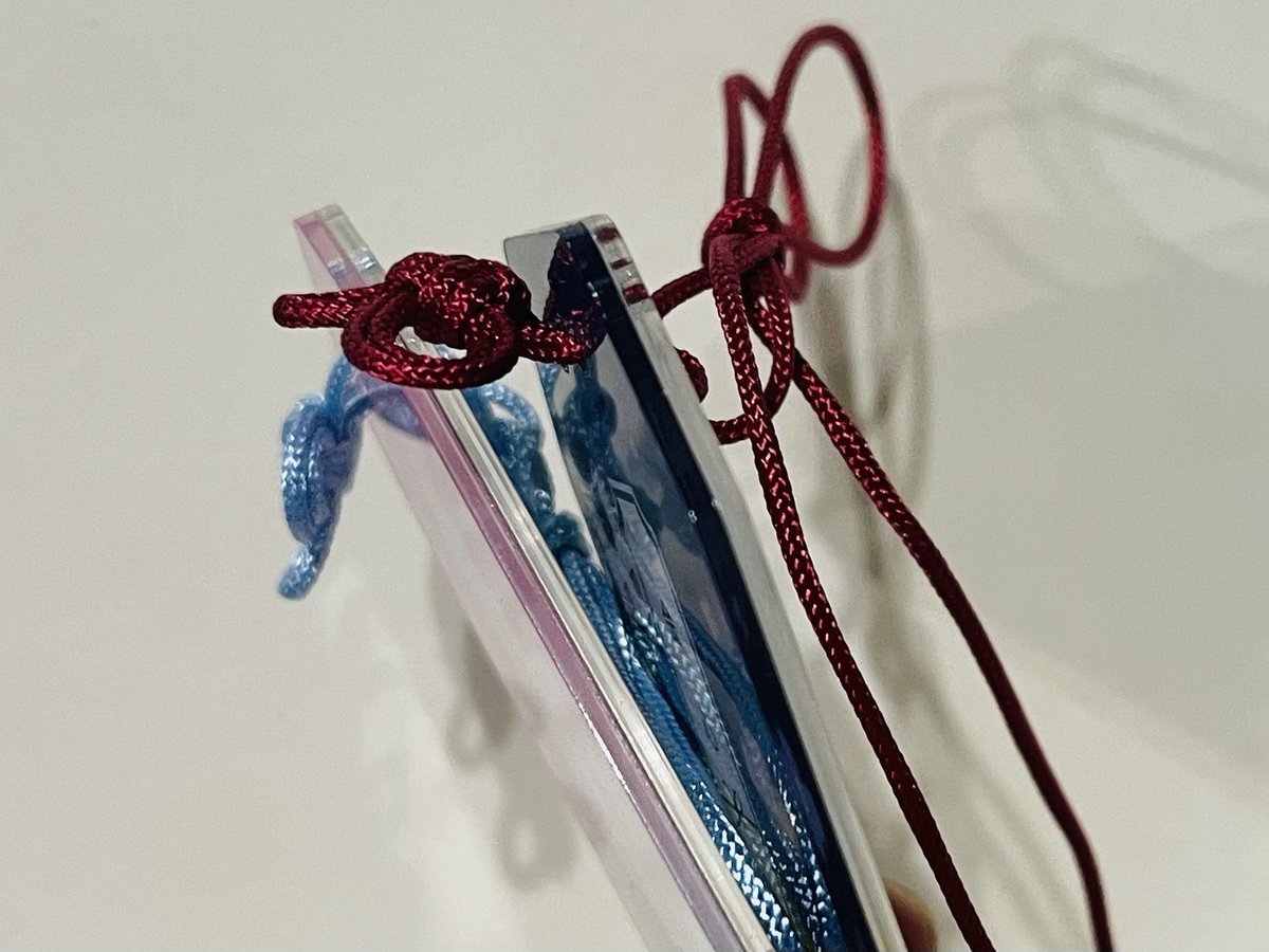hoshixxdrop's tweet photo. ■ブルアカ アクリルおまもり
各700円

別名義でc107で頒布したアクリルお守りです。
冬コミで完売したのでガタケでは初頒布になります🪽

チナトロ3年継続勢として祈祷しながら描きました👊

初回は裏面印刷で作りましたが、今回は挟み込みタイプで作ったので印刷が剥がれにくくなっております✨ https://t.co/TLdfjmE3Lo