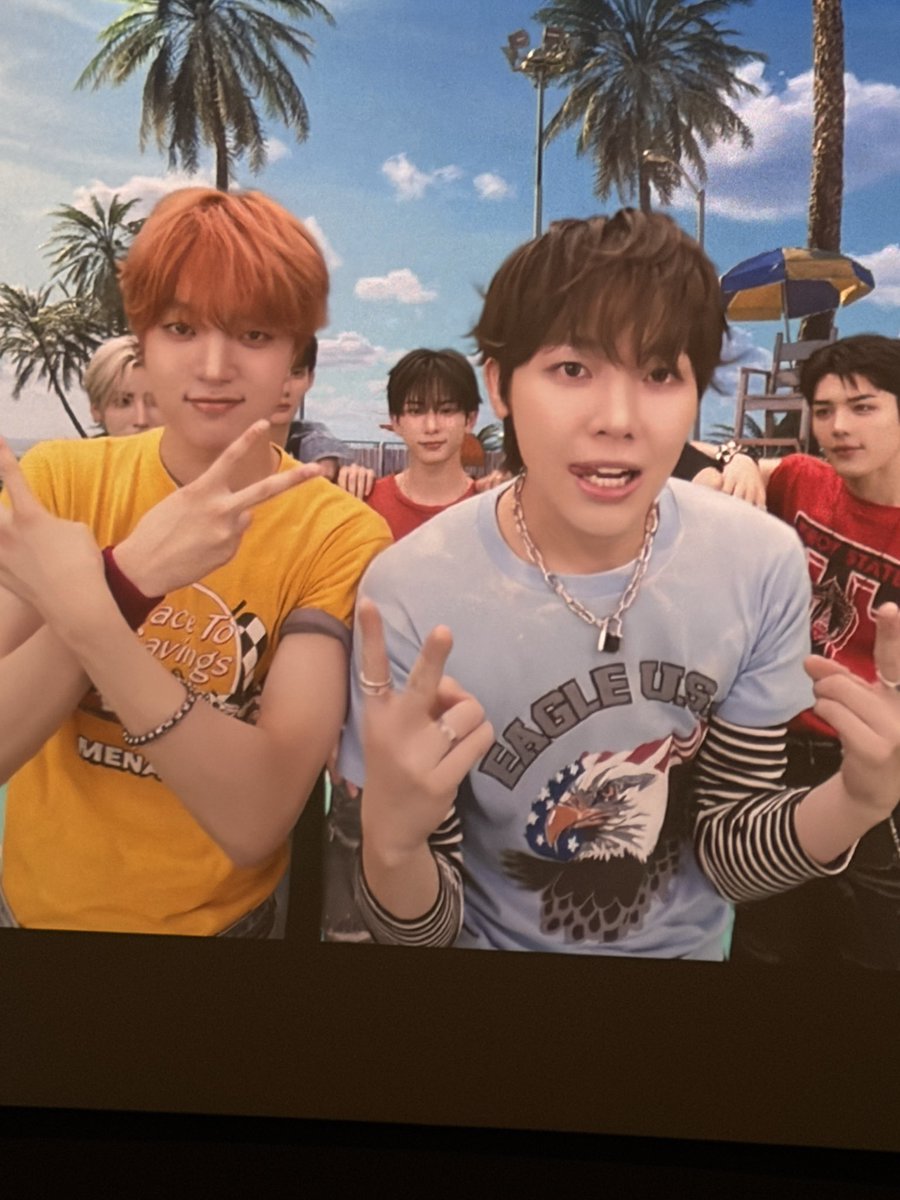 kokoniiko's tweet photo. VR 콘서트 이거 매달 해주세요 https://t.co/59JQM0b85G
