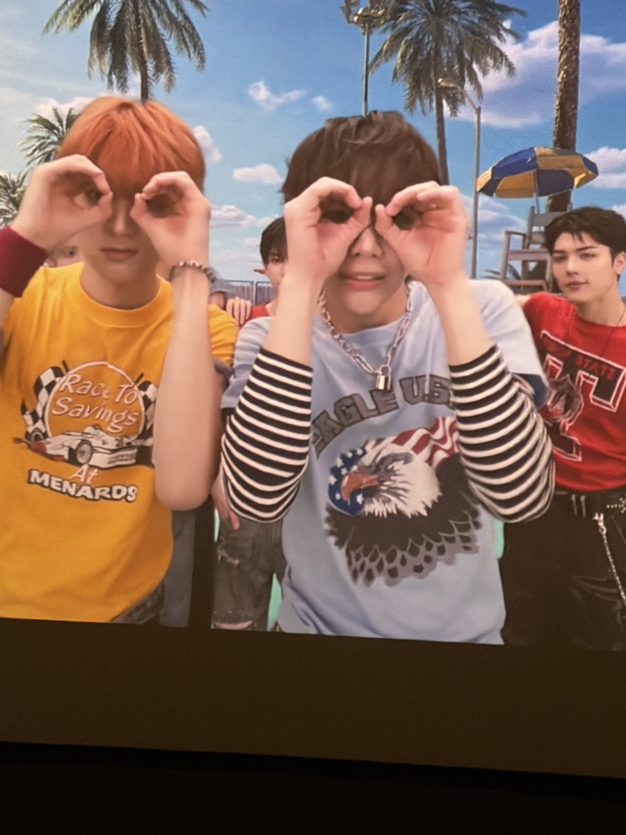 kokoniiko's tweet photo. VR 콘서트 이거 매달 해주세요 https://t.co/59JQM0b85G
