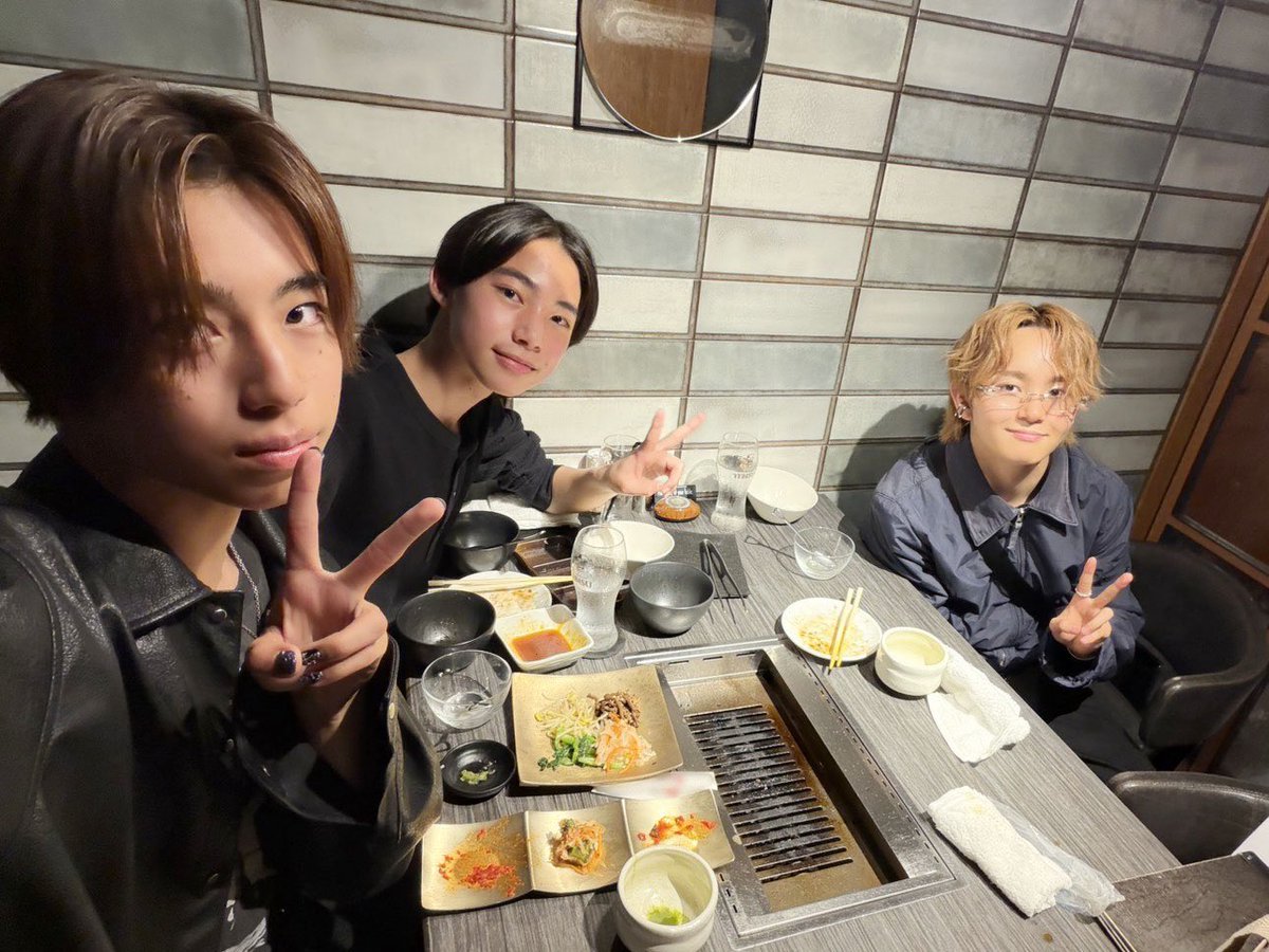 51wish_____'s tweet photo. なんか最近よく見るこの構図 https://t.co/rwNRBaZRCE