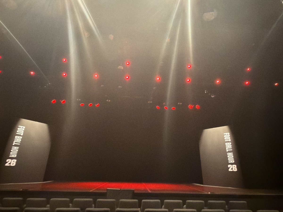 REDTAMBOURINES's tweet photo. フットボールアワー26
東京公演

去年に引き続き
漫才はもちろんのこと単独でしか観られないであろうコントや歌ネタとかも

後藤さんのギターへのこだわり
幕間Vではいいものが観られた
特に2本目の漫才が最高だった

去年はボリュームたっぷりだったけど
今回は90分でキュとしたと https://t.co/QVdl4zU8CF