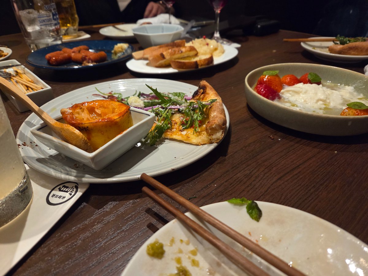 Riyalys's tweet photo. バイバイしたあとの用事のあとの飲み屋美味すぎ楽し過ぎで予定より長居しちゃったここめちゃ美味しい また行こう https://t.co/YOuE4V3e2r
