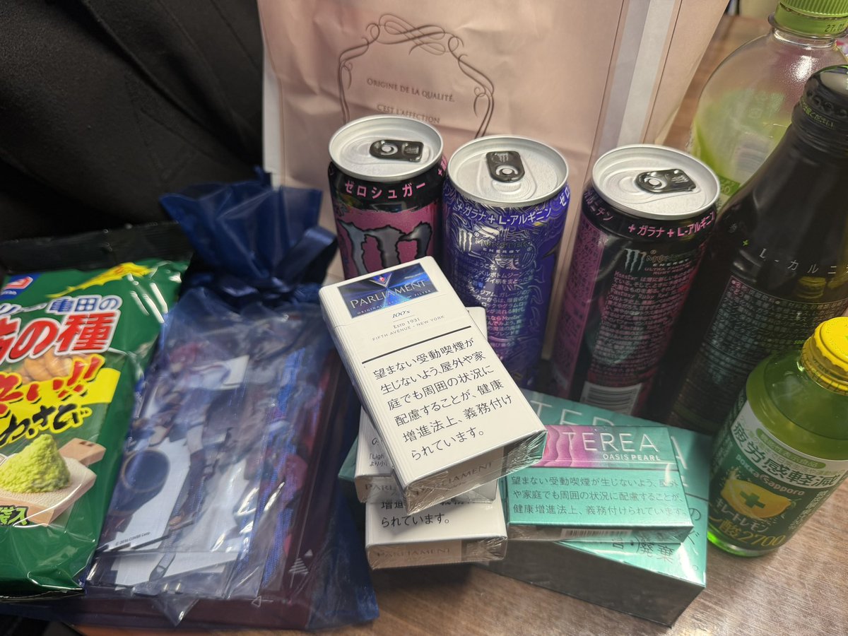 yusekun_ek9's tweet photo. 一先ずご挨拶！

本日はゆせまるサイン会にお越しいただきありがとうございました！誕生日プレゼント等もたくさんありがとうございます😊 当日は緊張で寝れなかったりお腹痛くなったりしましたが、たくさんの方に来ていただけてとても嬉しかったです！次回は弁天町ドンキに行きます！よろしくお願いします🙌
