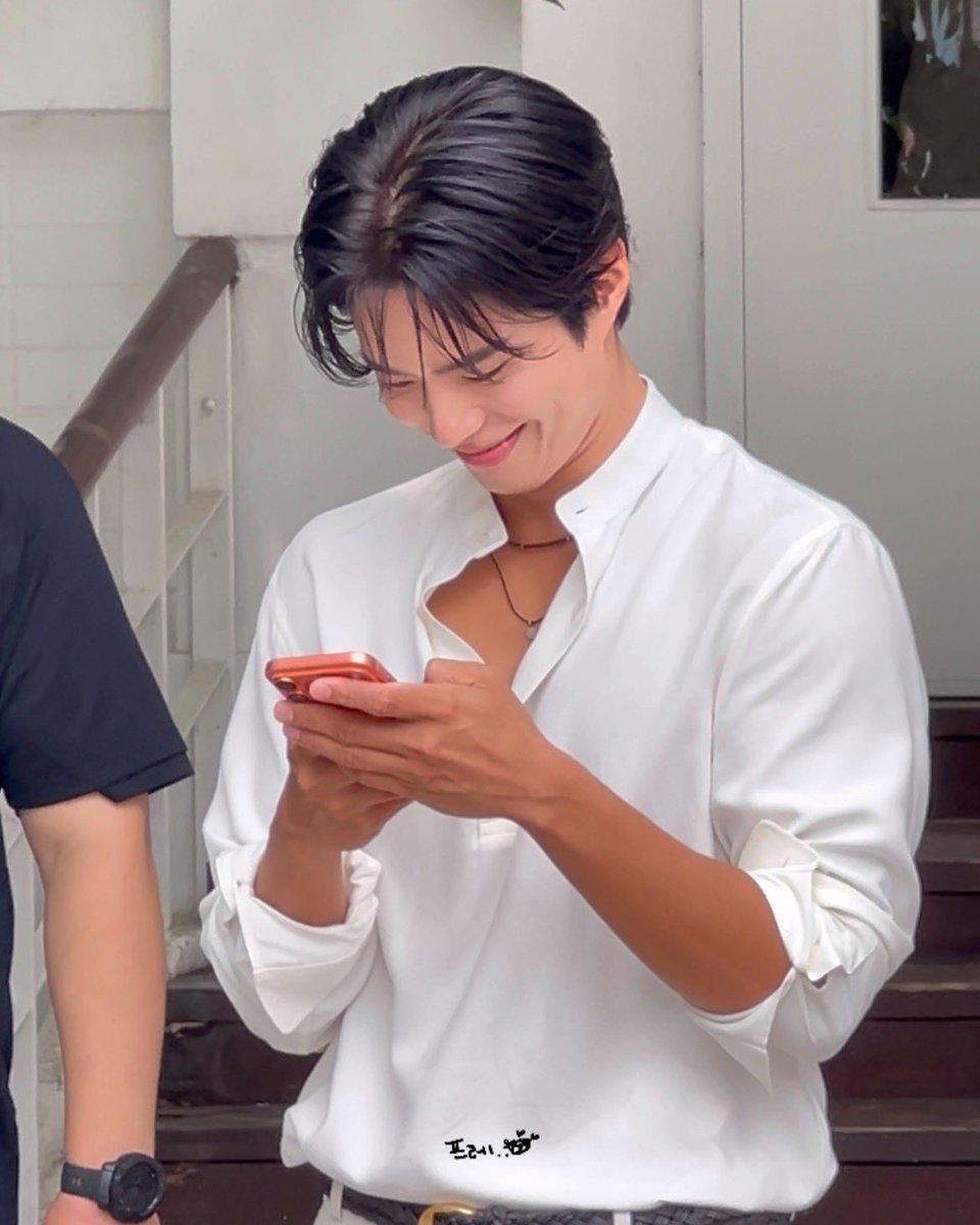 bogumloverclub's tweet photo. 무슨 일이 일어나고 있나요? https://t.co/OzVkNhPbsV