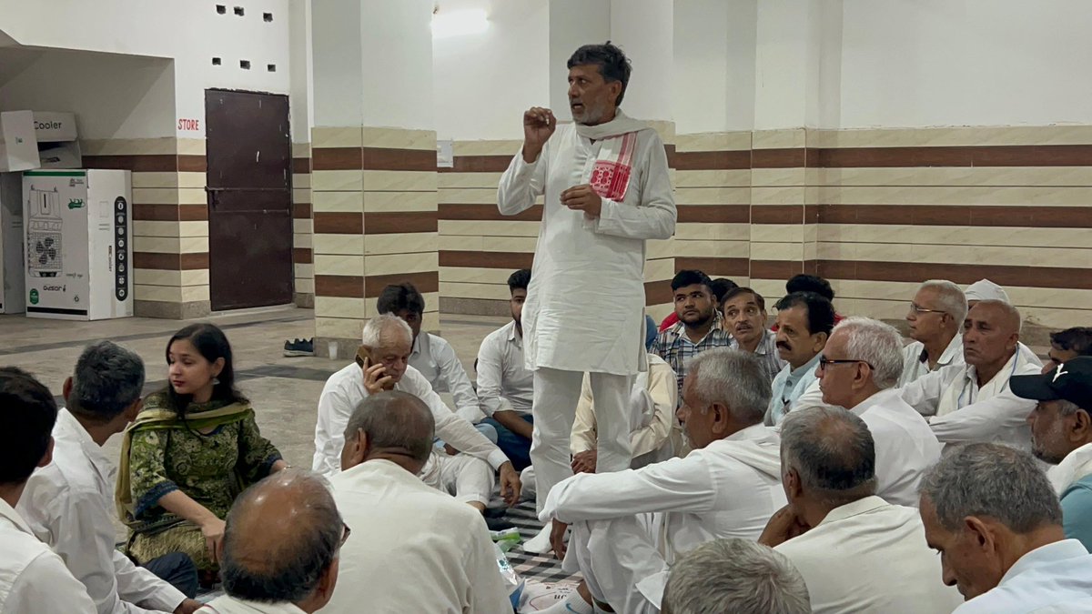 Umanshilamba001's tweet photo. नजफगढ़ जाट भवन में बुजुर्गों द्वारा सम्मानित किया गया।
किसान और युवा ही हमारी ताकत हैं।
आभार। 🙏
#umanshilamba
#Kisan #Yuva #DelhiDehat https://t.co/LIJoy7gKvK