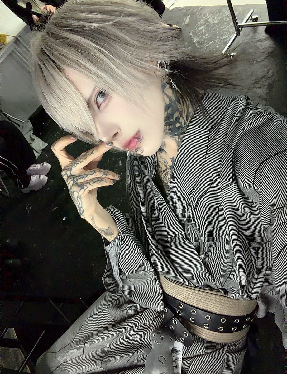 DIARIS_GD's tweet photo. 浴衣を着ているのメキシコ人
あのさ、帯よりベルトの方が便利ですよ https://t.co/j7FiFf4tK3