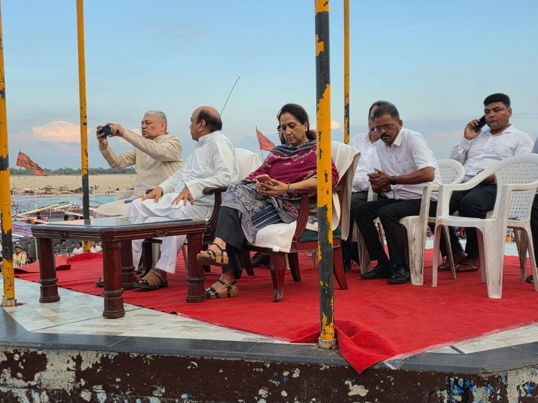 atahasnain53's tweet photo. Rapid succession experiences. I am attending Varanasi's famous Maa Ganga Aarti. Here in the great city to speak at UNESCO's seminar at BHU on Future of Higher Education. https://t.co/6PPVwPKOqR