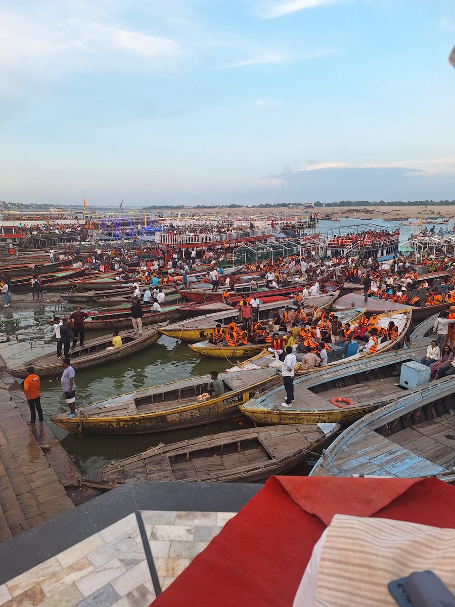 atahasnain53's tweet photo. Rapid succession experiences. I am attending Varanasi's famous Maa Ganga Aarti. Here in the great city to speak at UNESCO's seminar at BHU on Future of Higher Education. https://t.co/6PPVwPKOqR