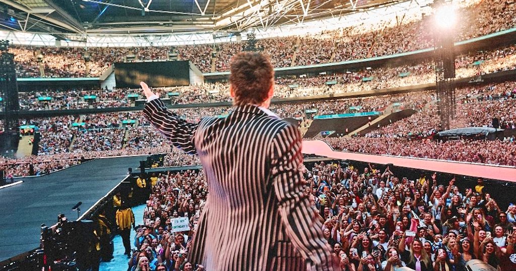 SadiqKhan's tweet photo. From Wimbledon to the Women's T20 Cricket World Cup at Lords. 

Harry Styles at Wembley, Metallica at the London Stadium, Duran Duran at Hyde Park. Alanis Morissette to Maroon Five. And millions of Londoners and visitors joining us at Pride.

One weekend. One city. Love London ❤️ https://t.co/1ZAcZSvwsw
