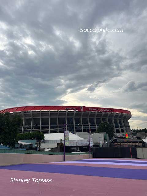 Soccerphile's tweet photo. #EstadioAzteca awaits #Mexico vs #England https://t.co/oeYHA9UY17 https://t.co/7YSlxUpqne
