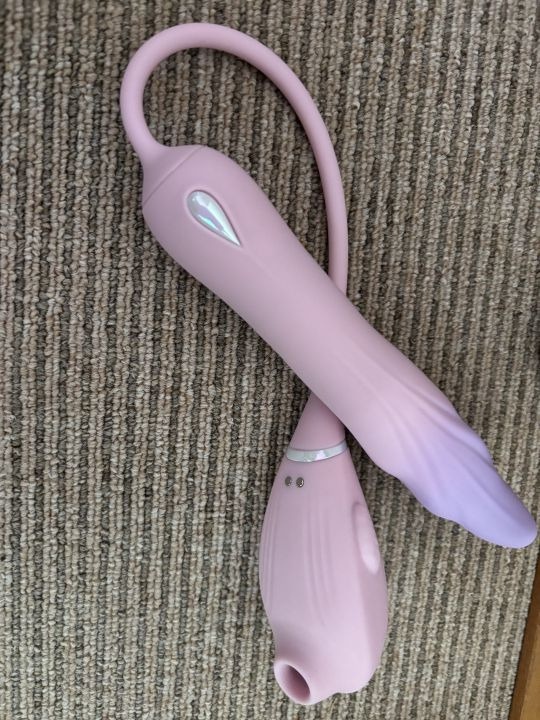 roos4and's tweet photo. @vivienne14631 100点の使用感でした！シルクのような肌触りと、身体の内側をダイレクトに揺さぶる重厚な振動がツボを的確に捉えて離しませんでした(*^^*) https://t.co/qHCV8FllhP