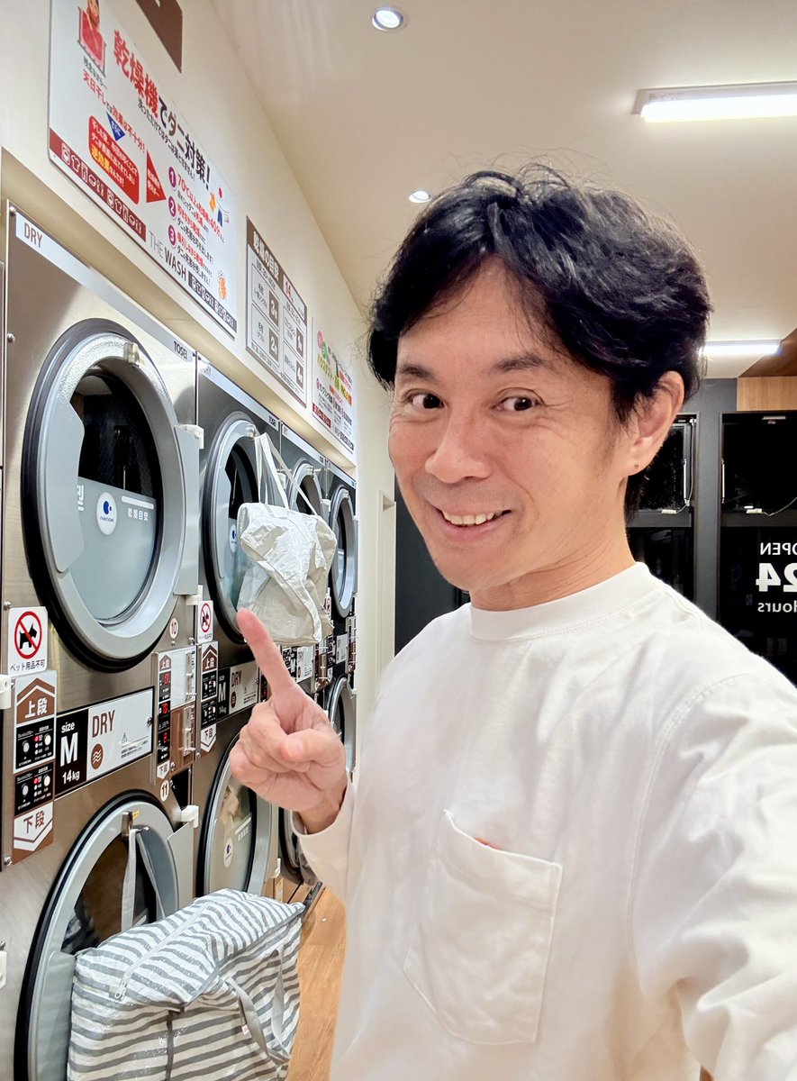 KonomiRyotaro's tweet photo. ◾️日常よもやま話◾️
／
52才おじさん議員のルーティン！
＼
福岡で(東京も)、
単身生活しています。

週末の夜はいつも
近所のコインランドリーで
ぐるぐるしてます🌀
日曜日の夜は
比較的空いてる場合が
多いですが、
今週の九州福岡は雨続き…
きょうは混んでました。

断続的に強い雨が降っています。
引き続き注意しましょう。

#このみ亮太郎
#国民民主党