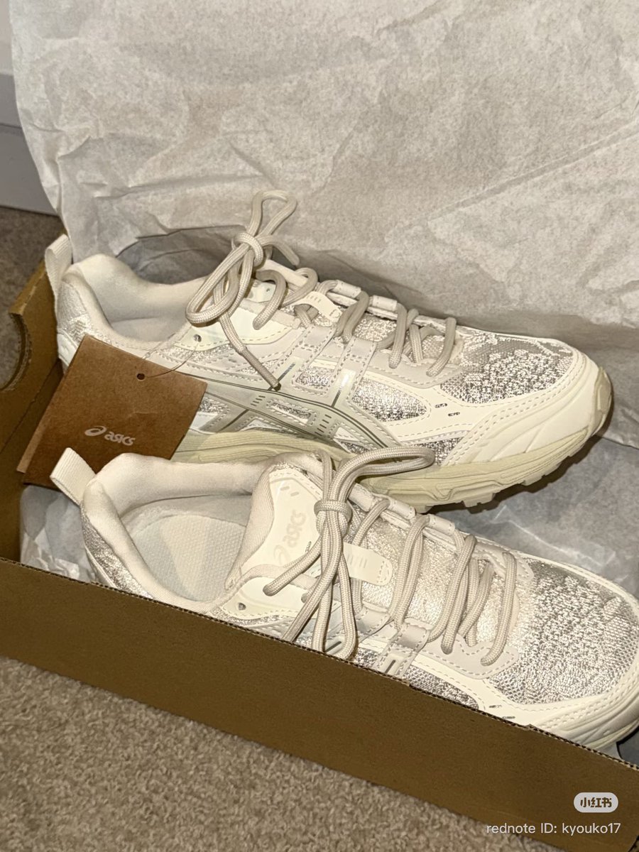bbublequm's tweet photo. ASICS- NUNOBIKI 🐇🪽 โดนรุ่นนี้ตกเต็มๆ สวยมากกก ขึ้นชื่อเรื่องเดินสบาย มั่นใจได้เลย ! 
 มี 2 สีนะคะ 3350฿ ราคาก็ดีมากๆ ตอนนี้ลดอยู่น้า https://t.co/qJZwfmU6kx