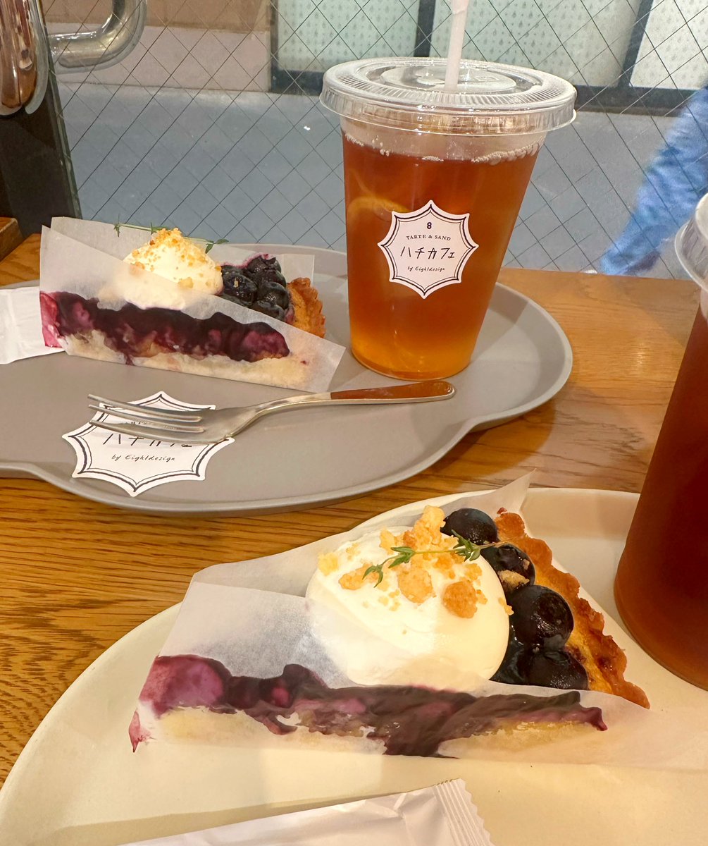 arapann's tweet photo. ハチカフェでタルト🥧🫐🤗
タルトうまうま🍰😋
#日常 #日常垢 #カフェすき #カフェ巡り #東京ランチ #カフェ活 https://t.co/GyJAG6nntd