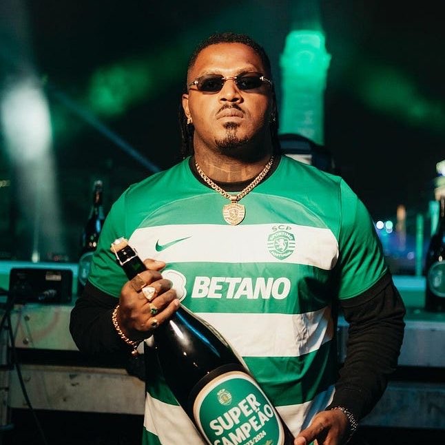TalkingSporting's tweet photo. 🚨MAJOR BREAKING: Plutonio concert announced at the José Alvalade Stadium in 2027

The news was announced this Sunday the rapper is a #Sporting fan

Alvalade has not hosted any concerts since 2009

[@abolapt] https://t.co/OOI8chEs0d
