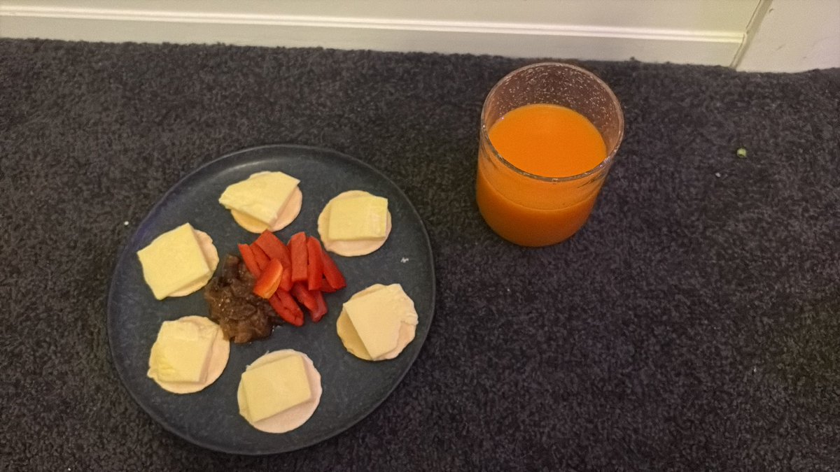LewisG61125's tweet photo. jul 5: 48.75kg

workouts: 
• 30 mins total of nikolas polates for legs           and flat abs
• walked on treadmill lost: 457 cals walked: 6.5km

food:
cheese, crackers, capsicum, chutney, and carrot juice
two freddo frogs
slice of plain sour dough 
lolly snake https://t.co/S60mUk9Rce