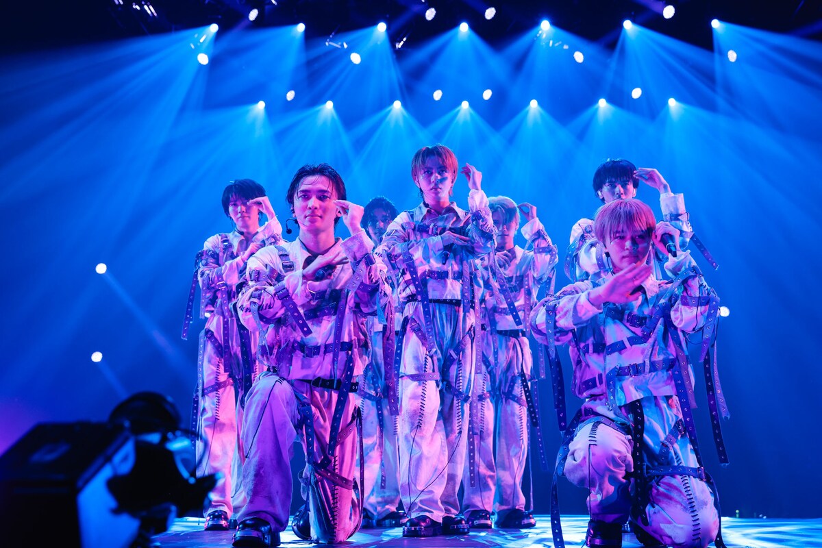 natalie_mu's tweet photo. ◤📝ライブレポ / 📸独占カット含む18枚◢

#原因は自分にある。アリーナツアー「仮ノ現」
観測者と創り上げた熱狂空間のすべて

「あなたと僕たちで、僕たちらしく」──
💜吉澤＆💙長野（🆕!）の誕生日祝いも🎂🎉
https://t.co/QZEAlDavRA
@genjibu_sdr https://t.co/9DI1pzSMVG