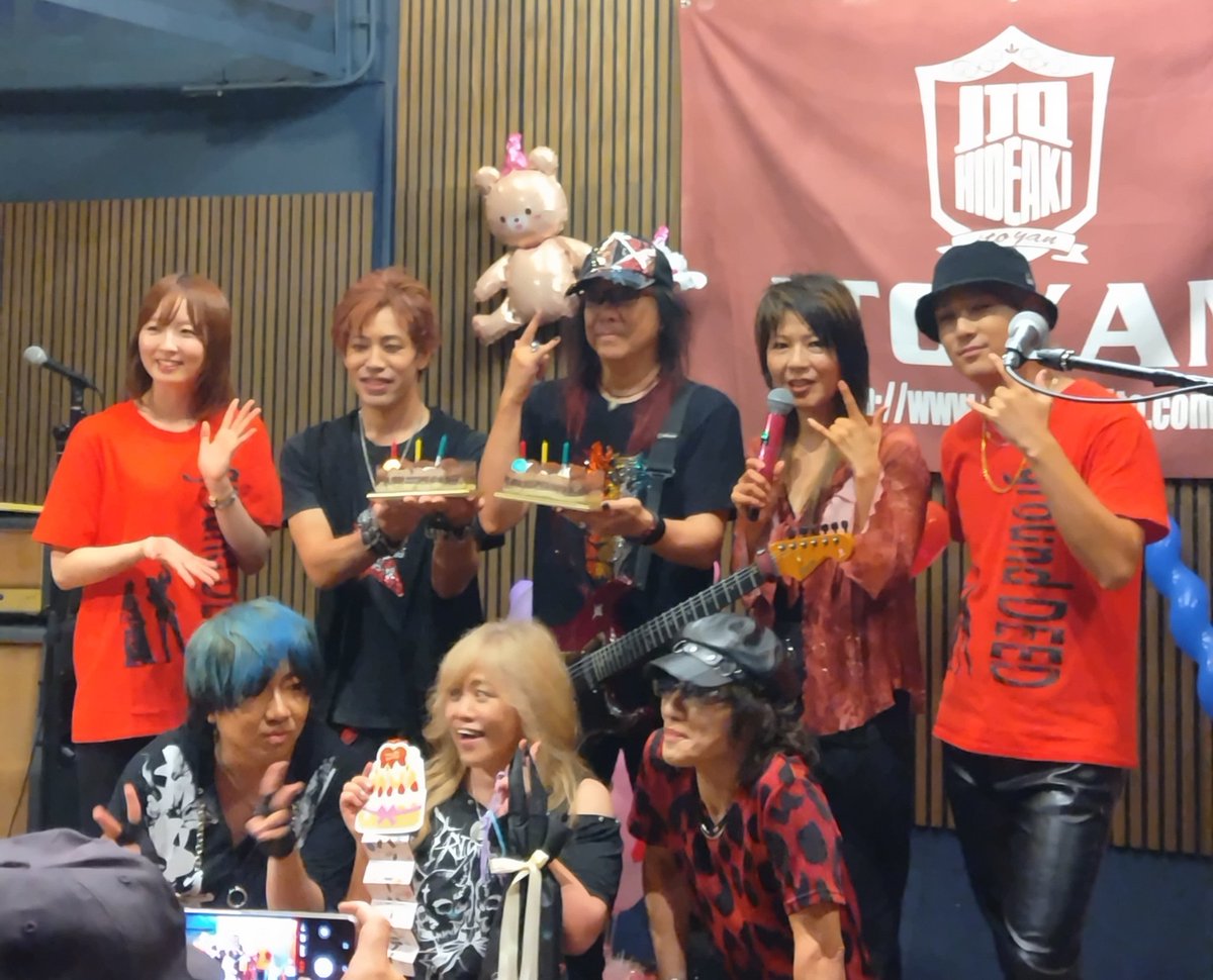 nagoyakko758's tweet photo. #ITOYAN_Birthday_LIVE! 2026
サイコーに楽しかったな🎸
何故か、イトヤン２人いた時あったけど😆
久々にススラーに会えて嬉しかった☺️
今、無性にカラオケ🎤に行きたい気分😆
#groundDEED 
#YASUKO #ITOYAN 
#はじめましてのはじめです
#AMBER_G758 
#ウーパーリサ
#Seven_Bridges_Road https://t.co/zOZNZIJUhH