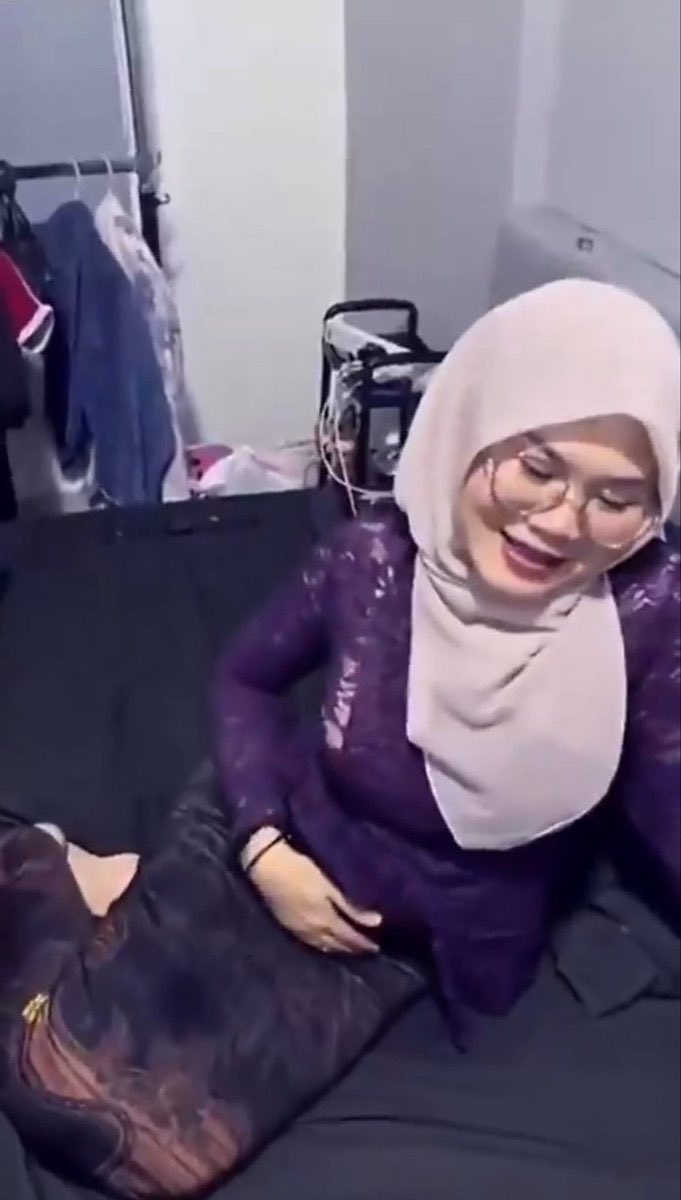 hixmbau's tweet photo. dee syumil tngh viral link kt bio #deasyumil #tudung #awektudung https://t.co/cNVuo2I59E