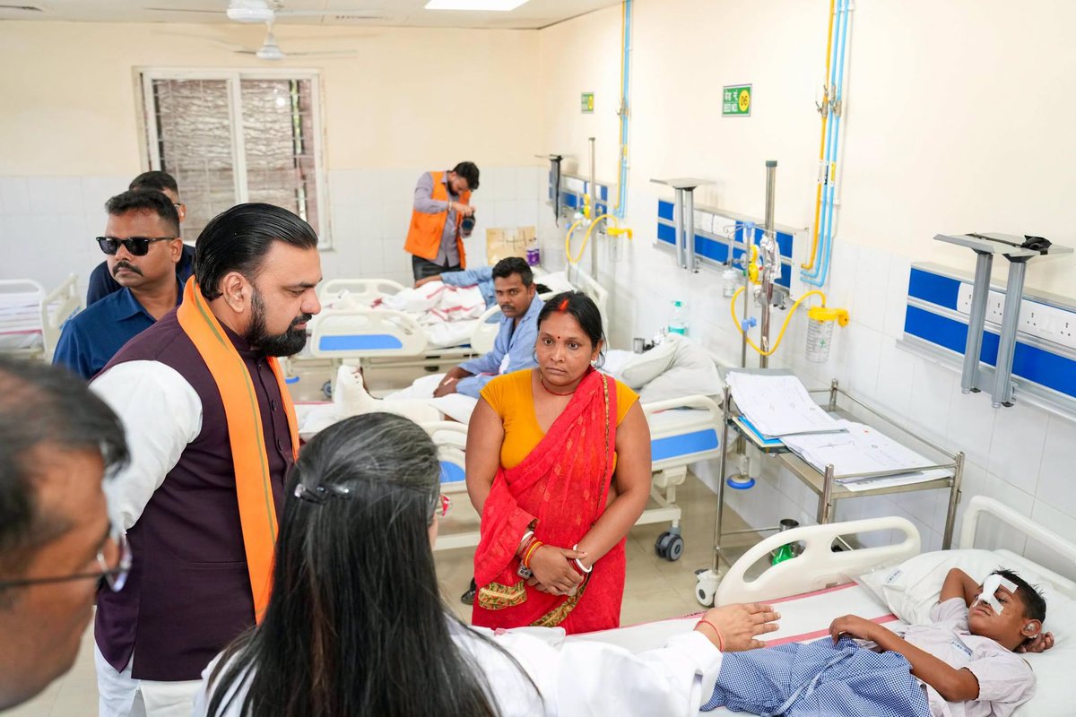 samrat4bjp's tweet photo. AIIMS, पटना का निरीक्षण कर आधुनिक एवं गुणवत्तापूर्ण स्वास्थ्य सुविधाओं के विस्तार के लिए कई महत्वपूर्ण निर्णय लिए।

एम्स, पटना के विस्तार हेतु 24 एकड़ भूमि उपलब्ध कराई जाएगी, बर्न पीड़ित मरीजों के लिए स्किन बैंक की व्यवस्था विकसित की जाएगी, एम्स से नाथूपुर तक 4 लेन सड़क निर्माण कार्य को शीघ्र पूर्ण कराया जाएग��� तथा एम्स परिसर स्थित तालाब का जीर्णोद्धार कर उसे आकर्षण एवं पर्यटन के केंद्र के रूप में विकसित किया जाएगा।

बेहतर स्वास्थ्य व्यवस्था, विकसित बिहार की मजबूत नींव है।
