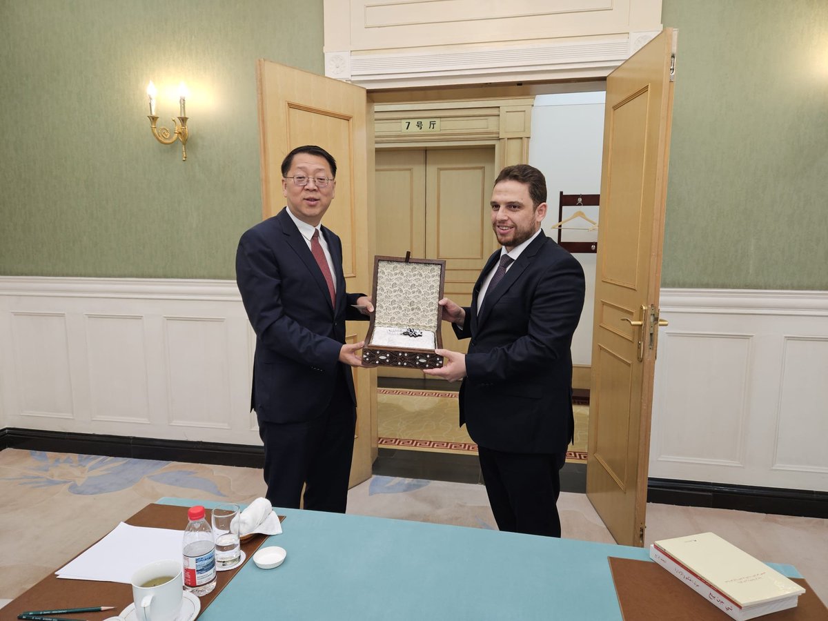 SyEmbBeijing's tweet photo. التقى القائم بأعمال سفارة الجمهورية العربية السورية في جمهورية الصين الشعبية السيد محمد زكريا لبابيدي المدير العام لإدارة غرب آسيا وشمال إفريقيا في دائرة العلاقات الخارجية للجنة المركزية للحزب الشيوعي الصيني السيد يو وي، https://t.co/6p46RAG2ud