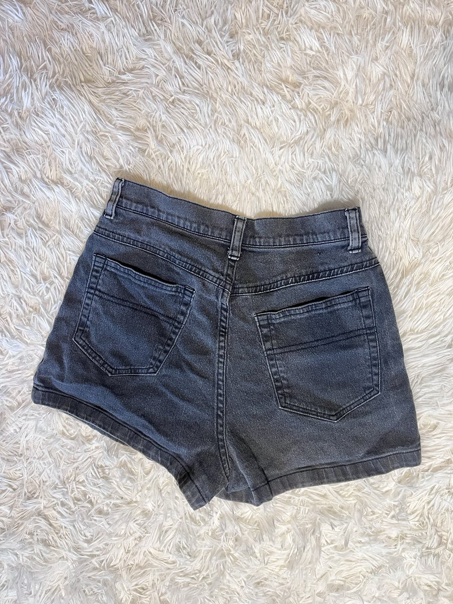 Qwertyu27400498's tweet photo. #P09
౨ৎ ขาสั้นเอวสูงยีนส์สีดำเทา🌀
⋆𐙚 ♡ price 39-
• waist 23 - 25 inch
• hip 34 inch https://t.co/H2rHraiu2j