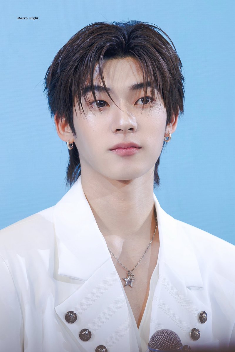 Tikllytp2's tweet photo. ลูกผมครับ แกหล่อมาก แต่มีเจ้าของหัวใจแล้ว

Cr:/ Starry night 🫶🏻

TTP CLEAR NOSE TOWN

#CLEARNOSETEETEEPOR
#twnpich      @twnpich https://t.co/q6GpvViizh