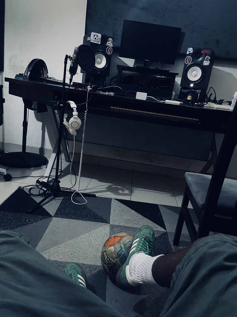 bumslutx's tweet photo. SATRN 🪐 https://t.co/9gyuXEZTO0