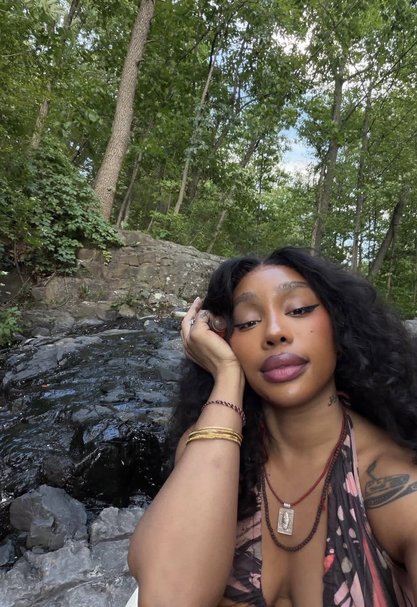 kycvntg's tweet photo. SZA circa (2026) https://t.co/7UT649RW3J
