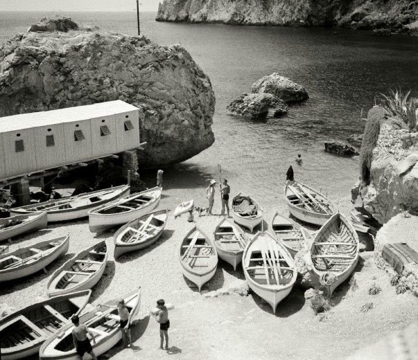 Retra_tos's tweet photo. #fotografia Capri Italy 1936 📷©️Herbert List (1903 - 1975) fue un #fotografo #aleman conocido por sus colaboraciones en las revistas #Vogue, Harper's Bazaar y #Life #retratos #herberlist https://t.co/dq8DtOCWU5